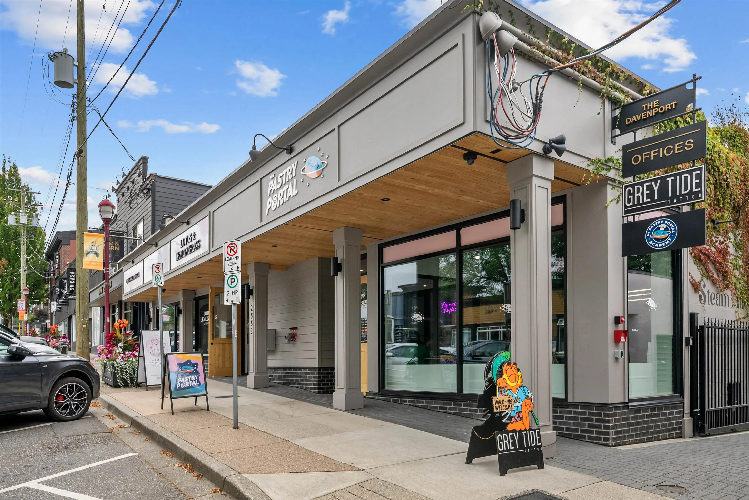 318 2493 Montrose Avenue