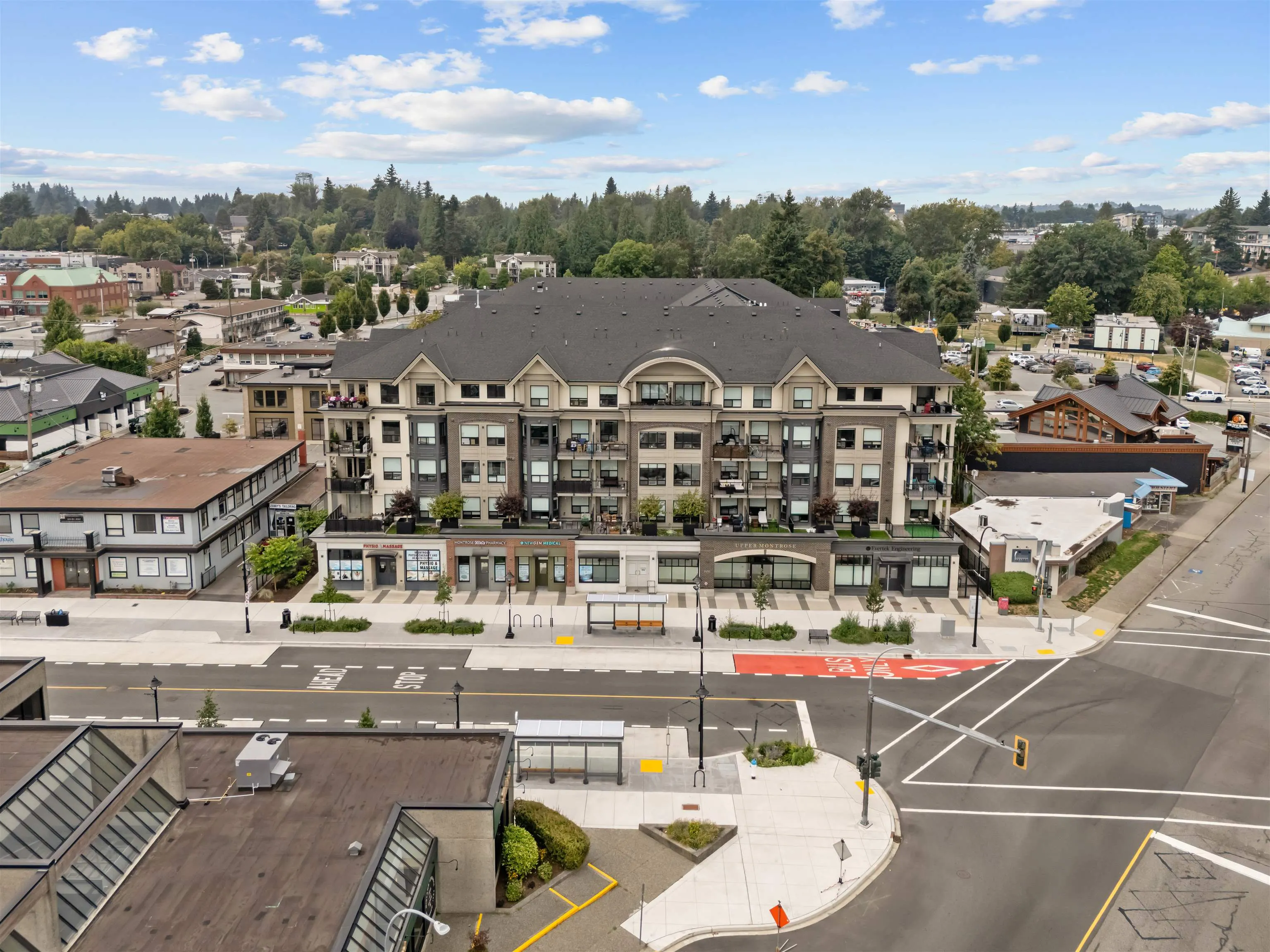 318 2493 Montrose Avenue