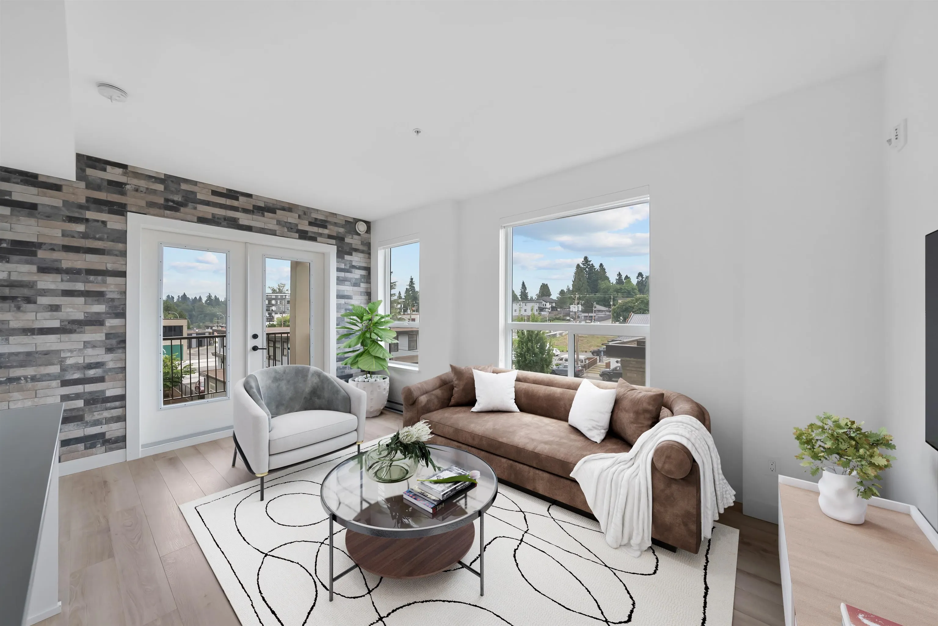 318 2493 Montrose Avenue