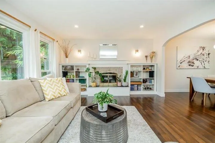 6833 Sussex Crescent