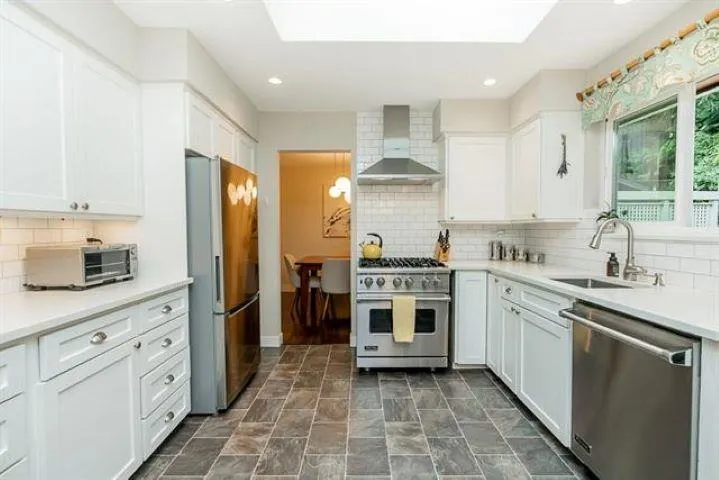 6833 Sussex Crescent