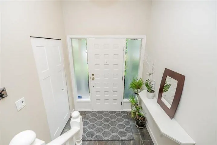 6833 Sussex Crescent