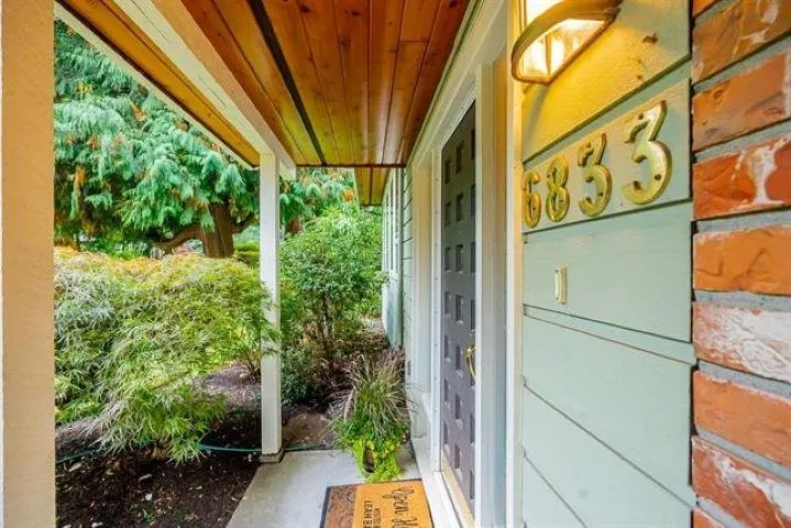 6833 Sussex Crescent