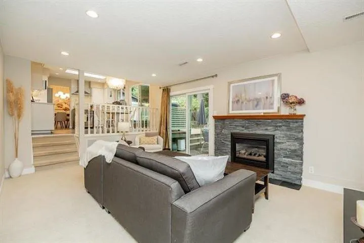 6833 Sussex Crescent