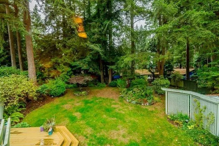 6833 Sussex Crescent