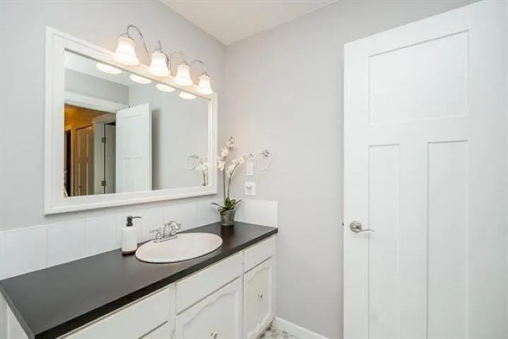 6833 Sussex Crescent