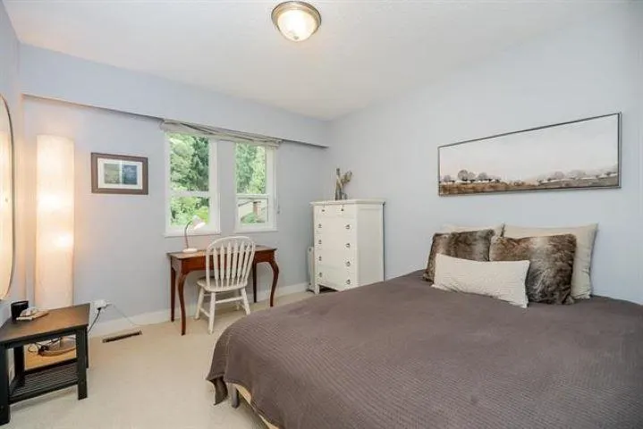 6833 Sussex Crescent