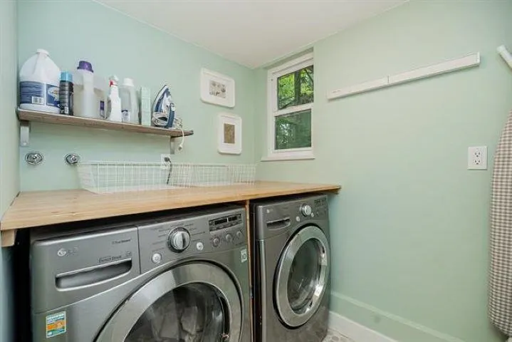 6833 Sussex Crescent