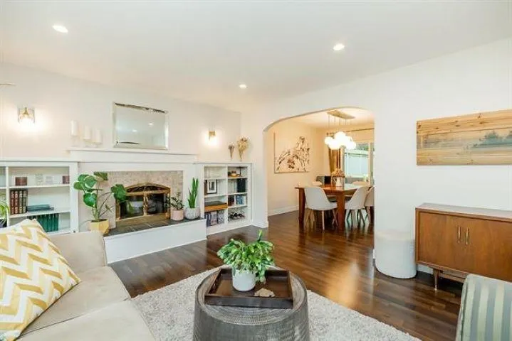 6833 Sussex Crescent