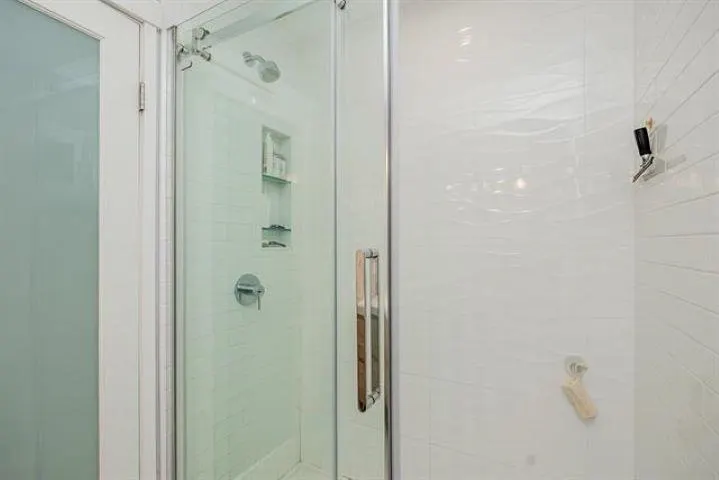 6833 Sussex Crescent