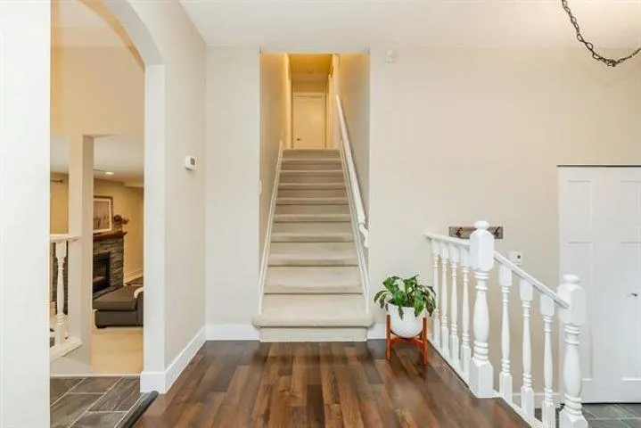 6833 Sussex Crescent