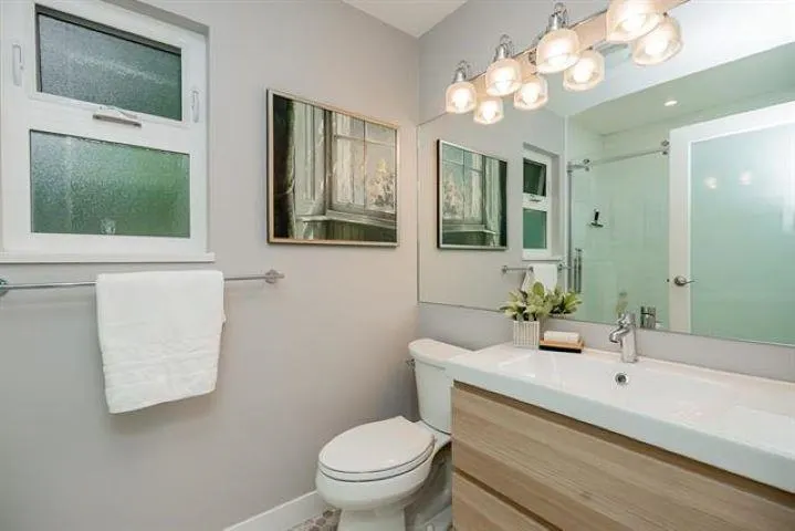 6833 Sussex Crescent