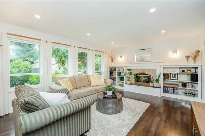 6833 Sussex Crescent