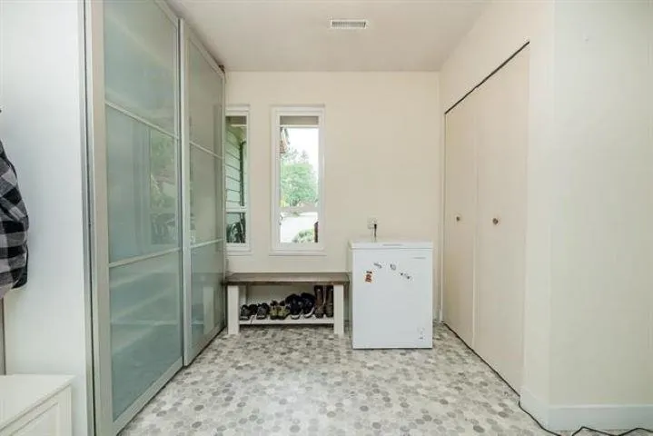 6833 Sussex Crescent