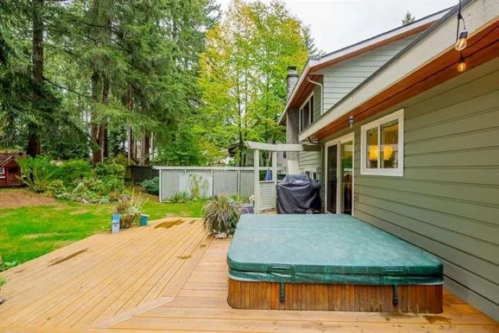 6833 Sussex Crescent