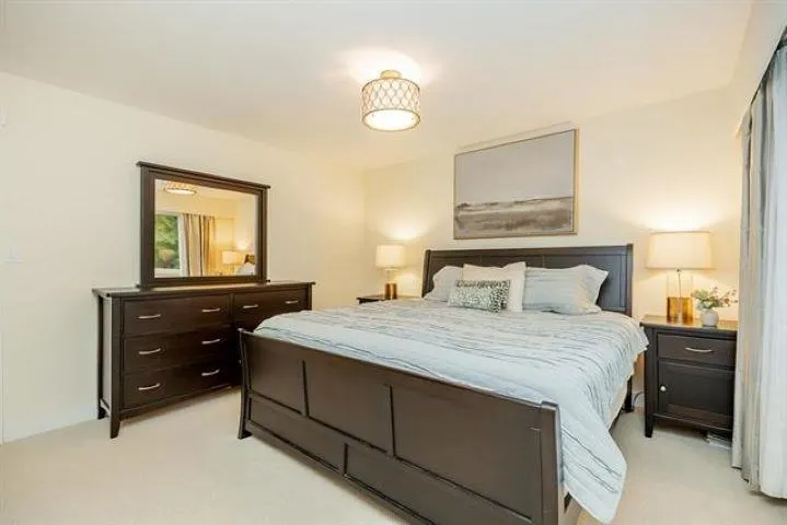 6833 Sussex Crescent