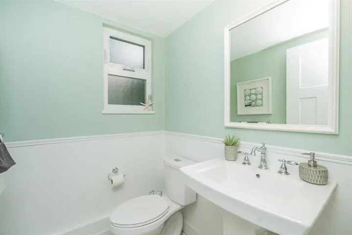 6833 Sussex Crescent