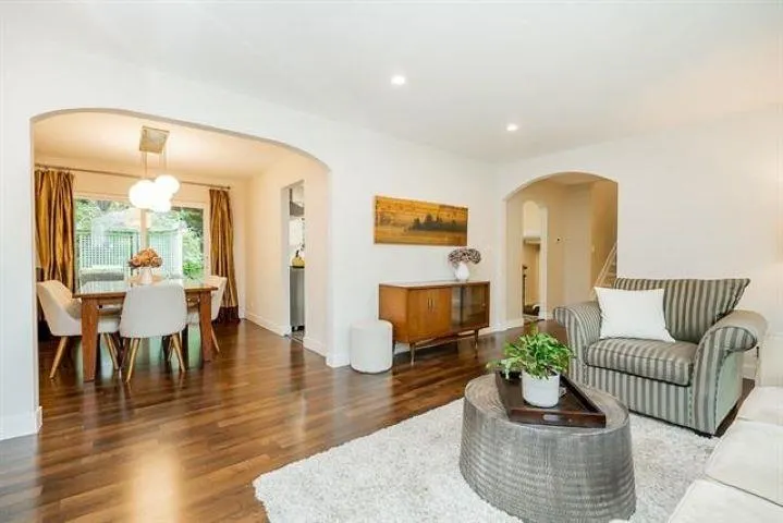 6833 Sussex Crescent