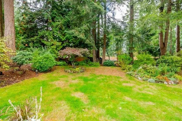 6833 Sussex Crescent