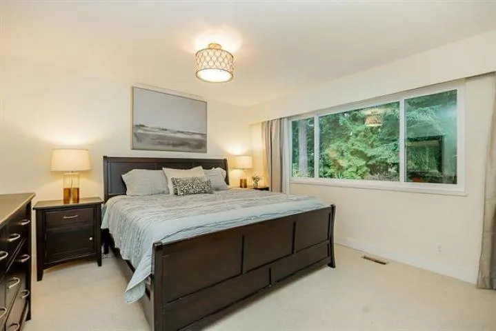 6833 Sussex Crescent