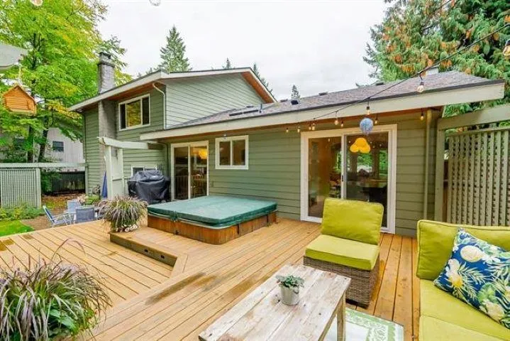 6833 Sussex Crescent