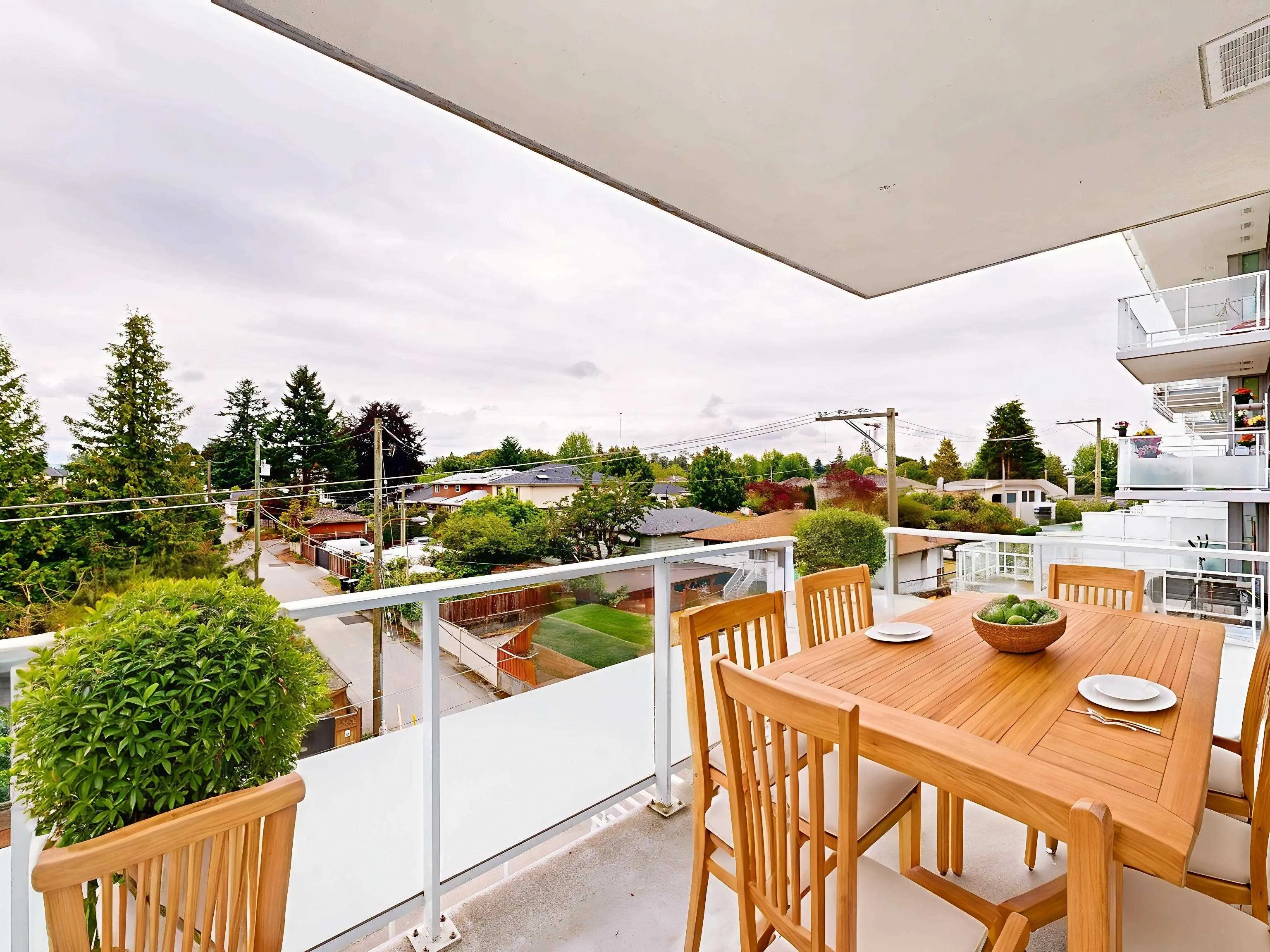 408 677 W 41st Avenue