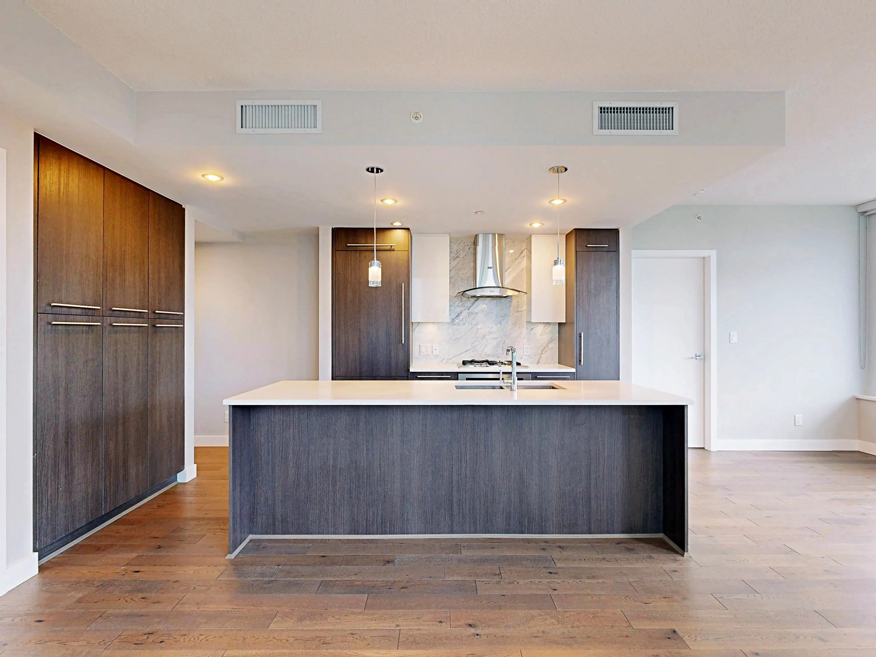 408 677 W 41st Avenue