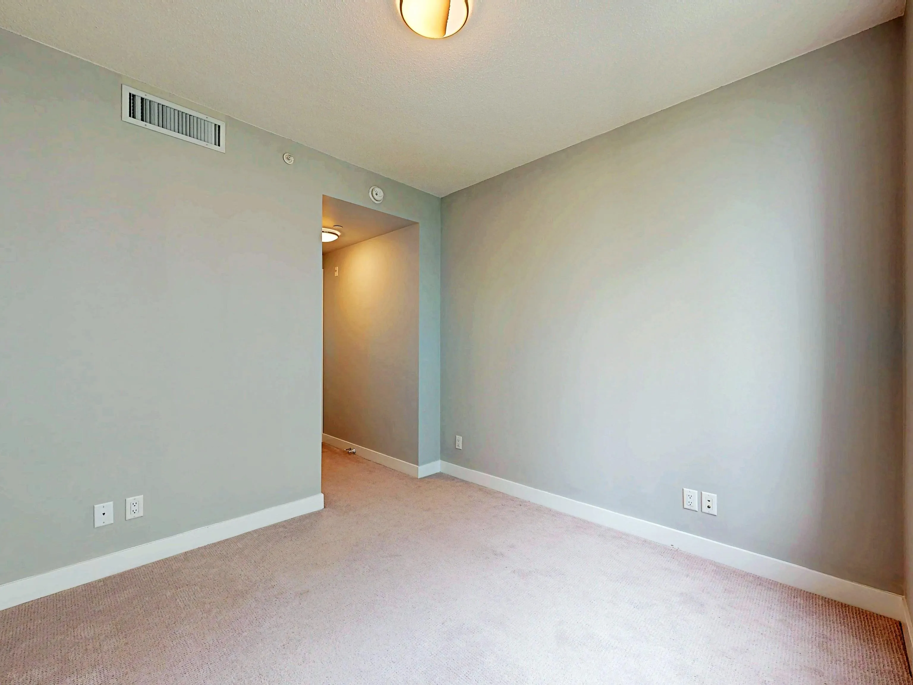 408 677 W 41st Avenue