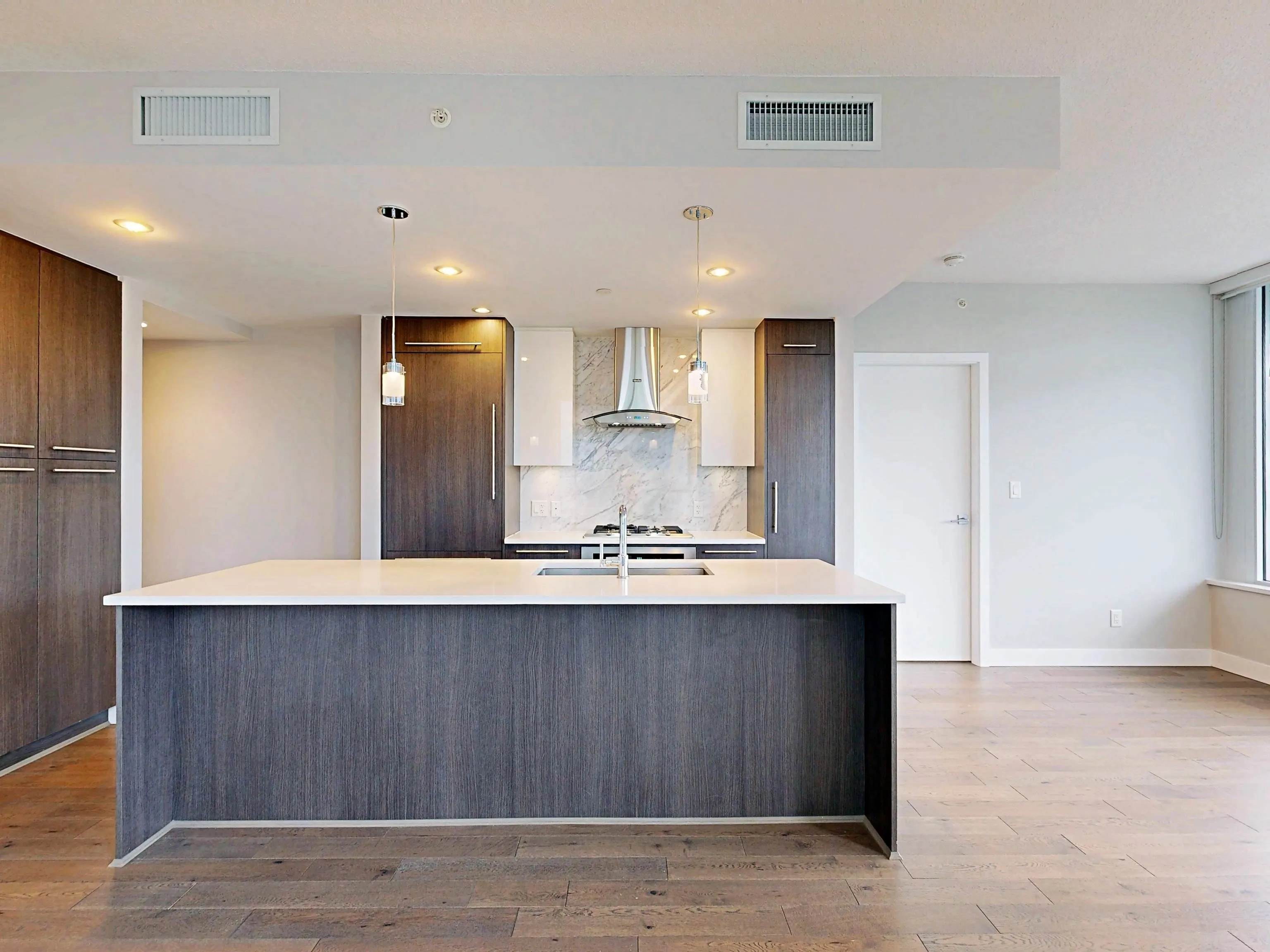 408 677 W 41st Avenue