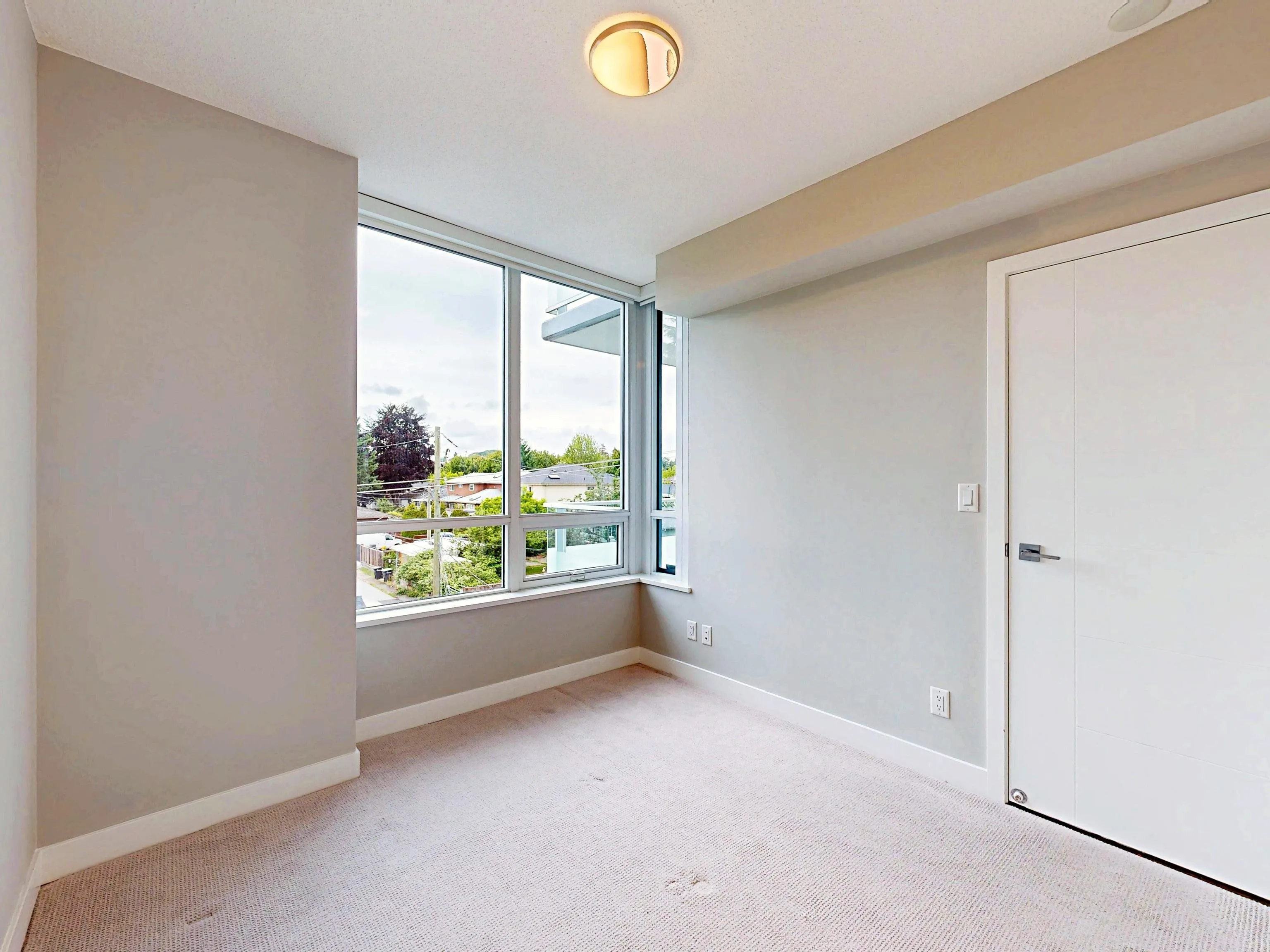 408 677 W 41st Avenue