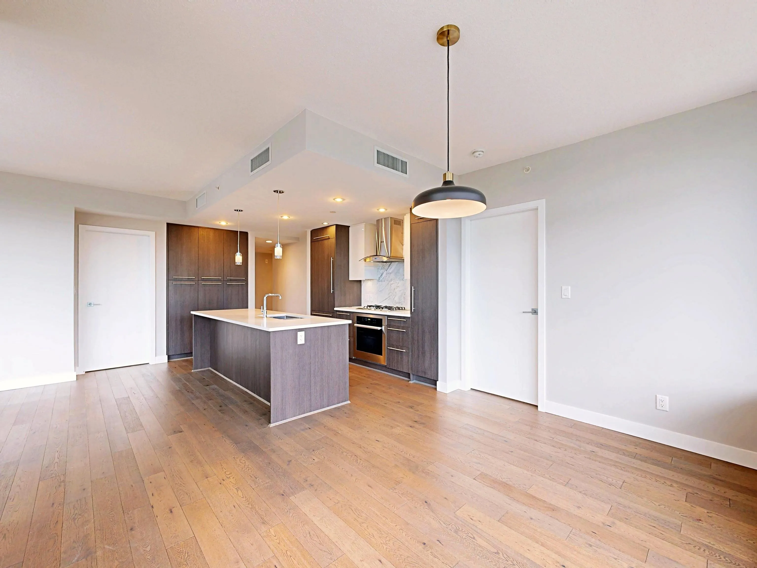 408 677 W 41st Avenue