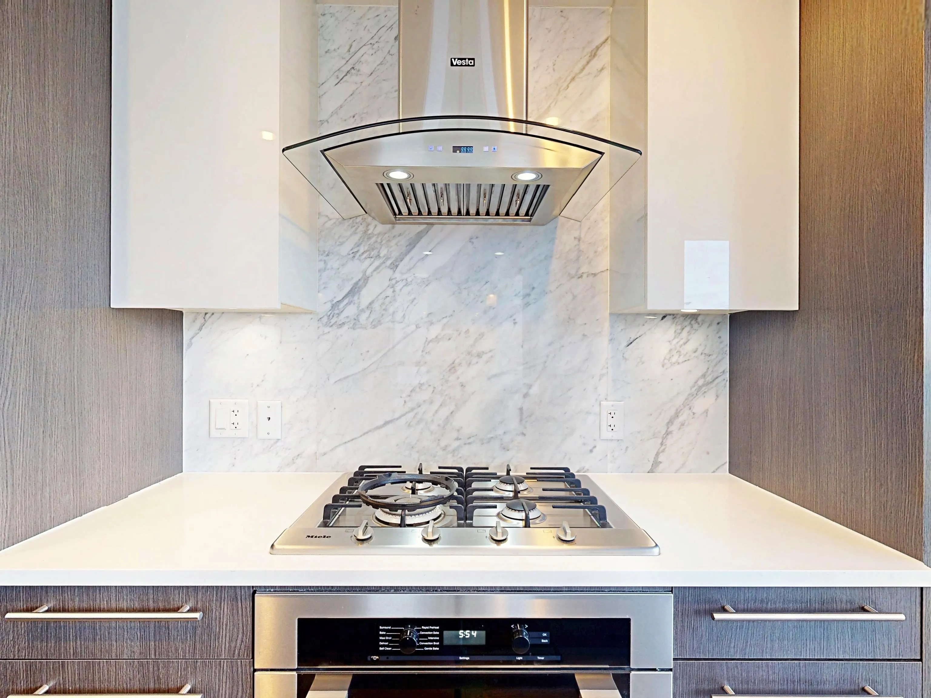 408 677 W 41st Avenue