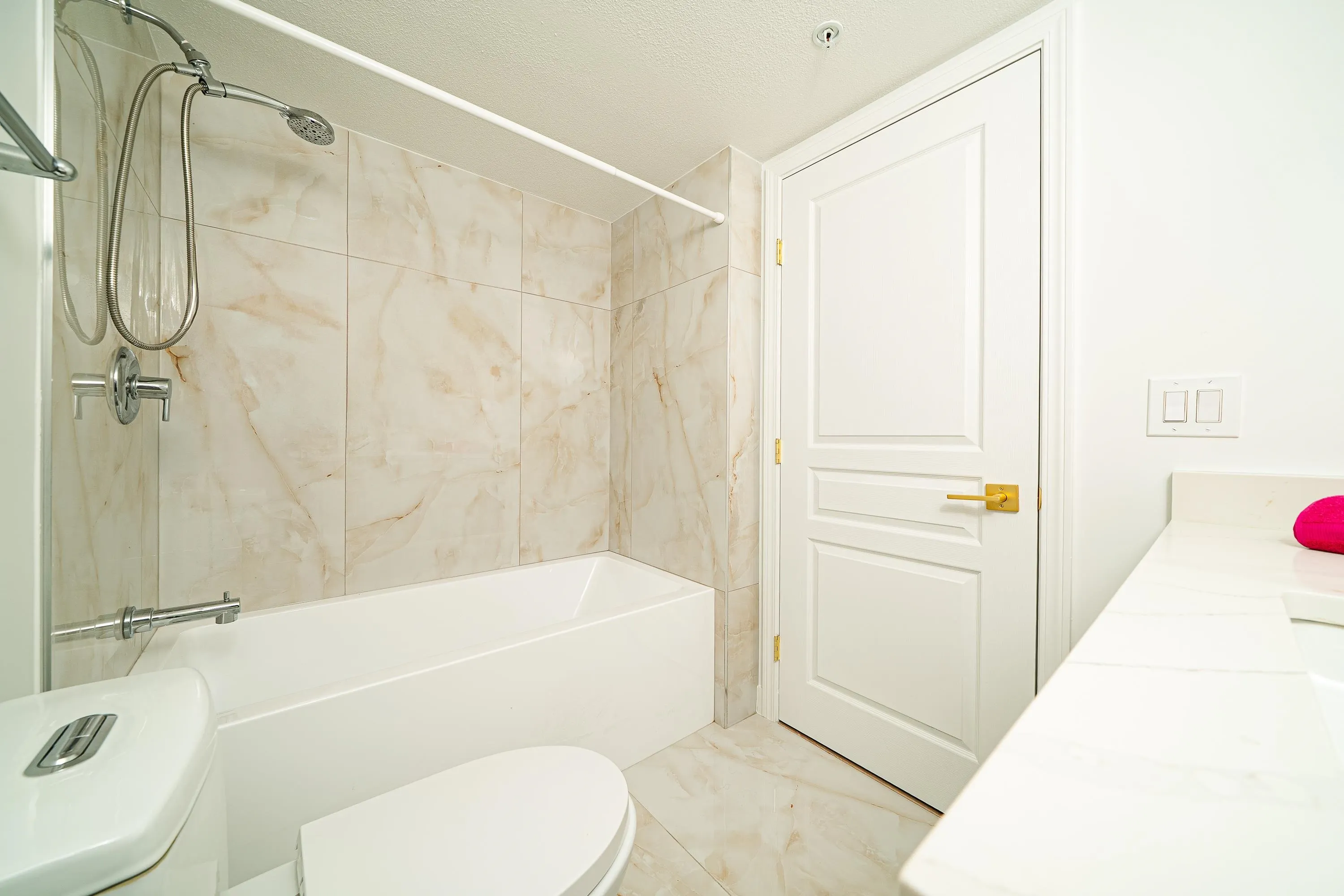 211 7117 Antrim Avenue