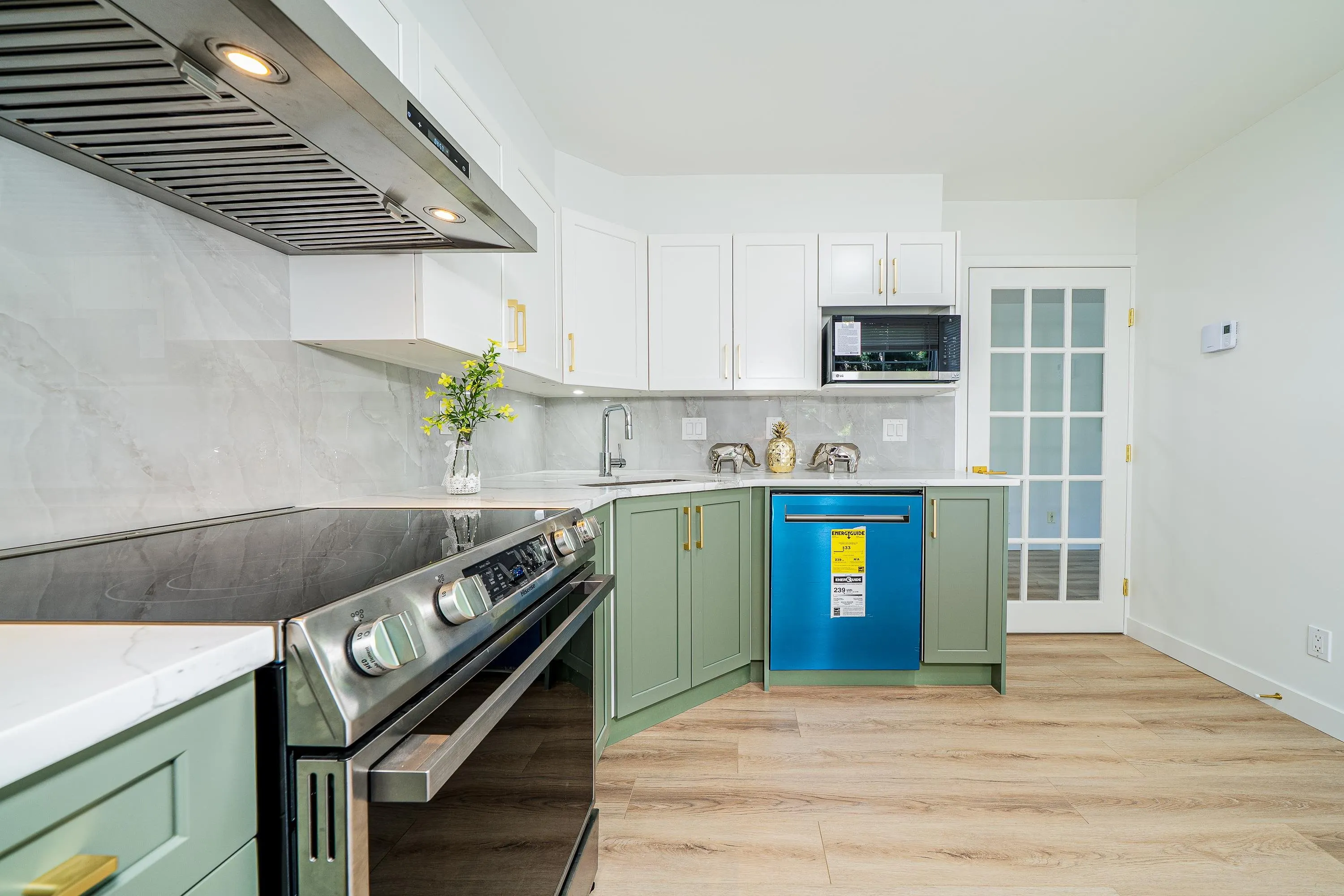 211 7117 Antrim Avenue