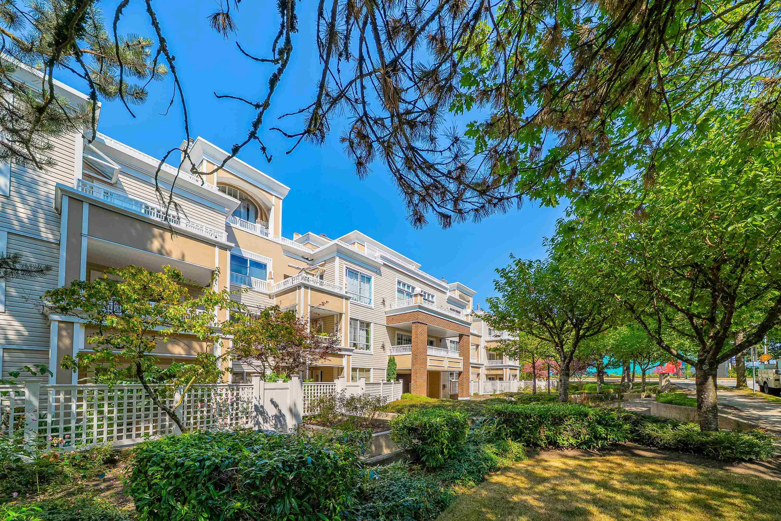 211 7117 Antrim Avenue