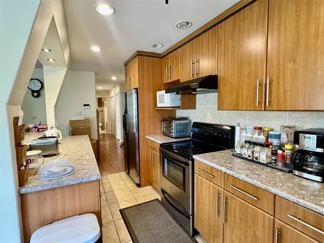 208 815 Fourth Avenue