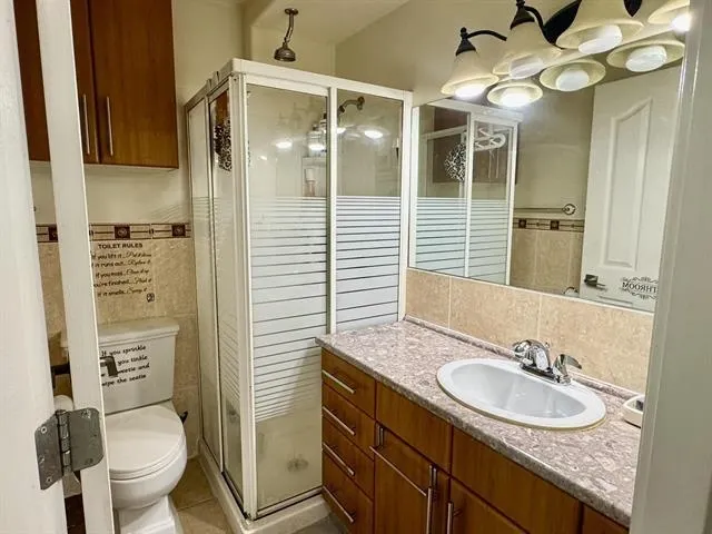 208 815 Fourth Avenue