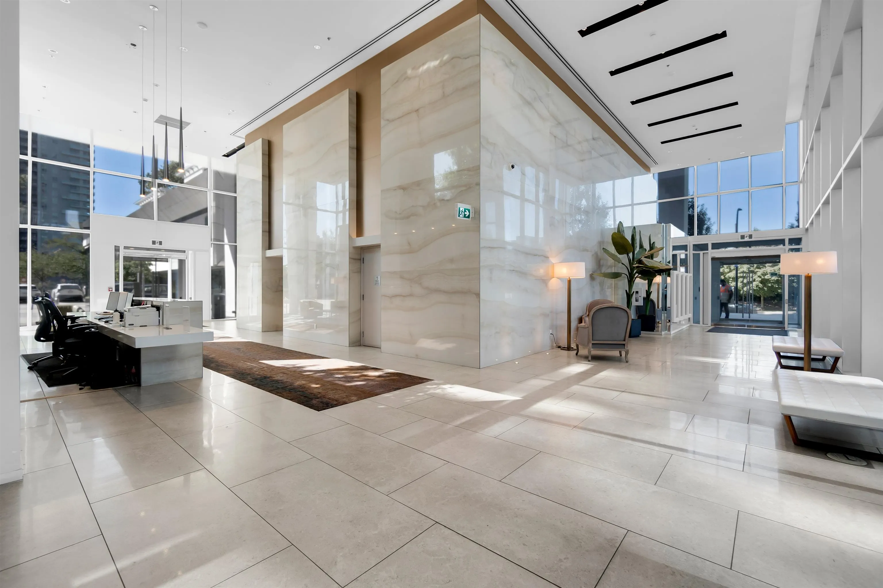 4402 1888 Gilmore Avenue