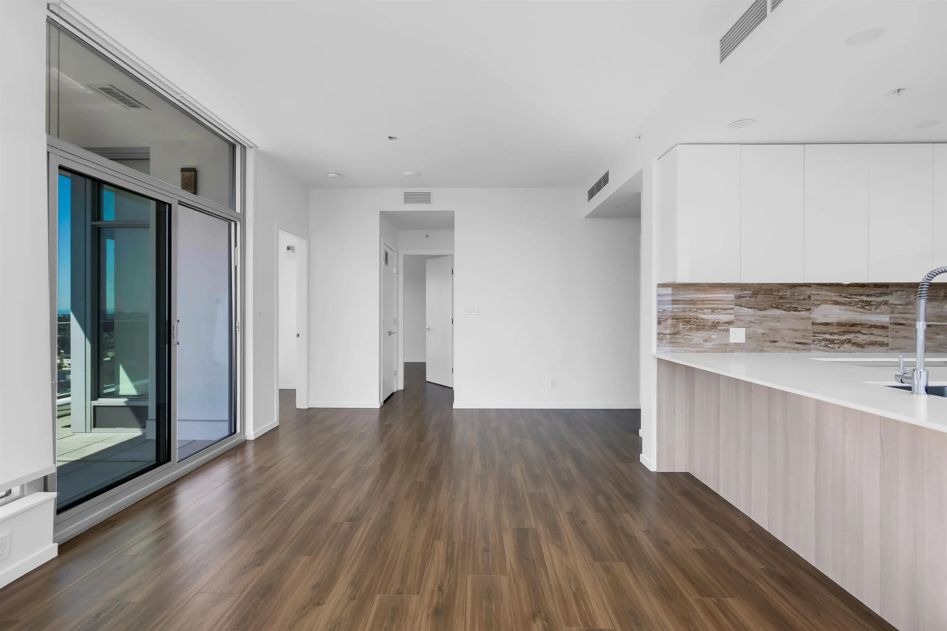 4402 1888 Gilmore Avenue