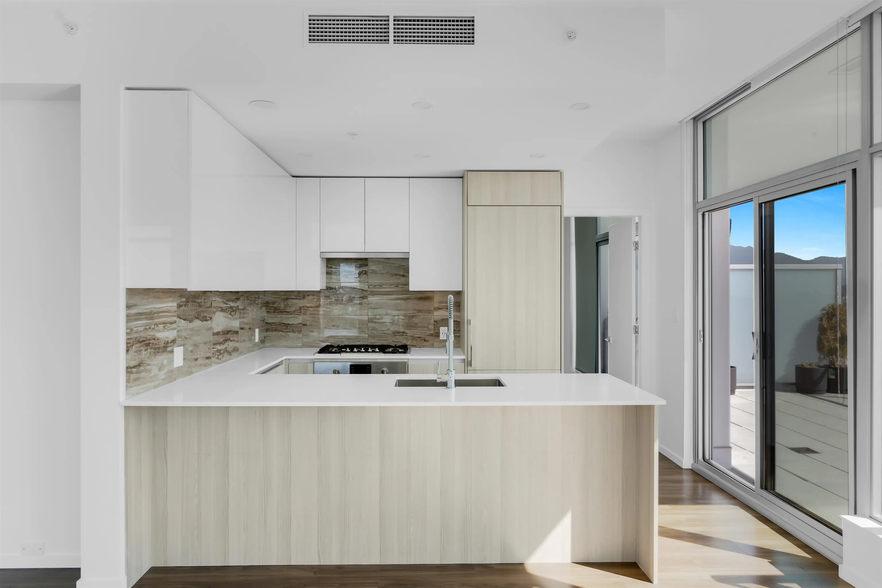 4402 1888 Gilmore Avenue