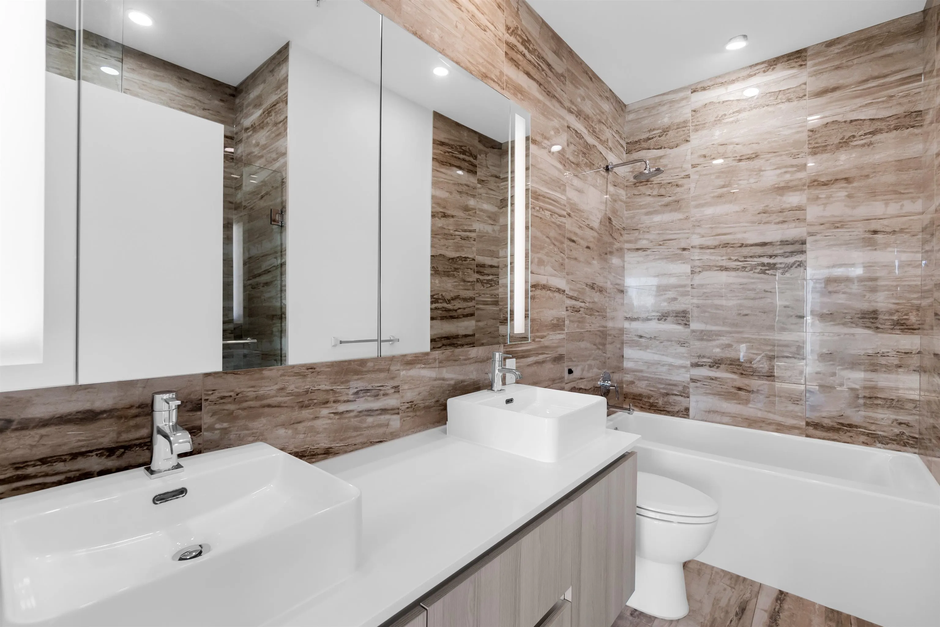 4402 1888 Gilmore Avenue