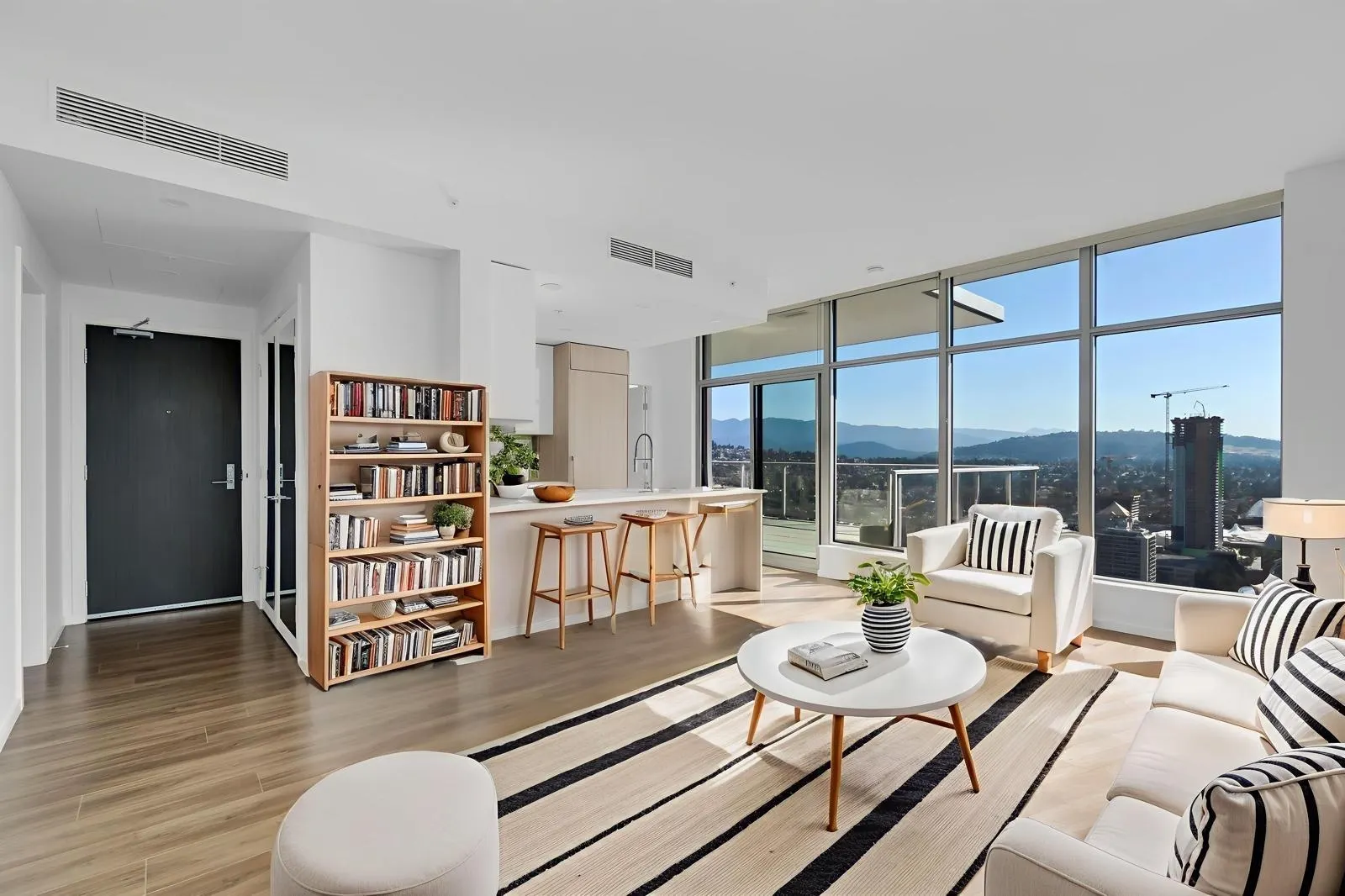 4402 1888 Gilmore Avenue