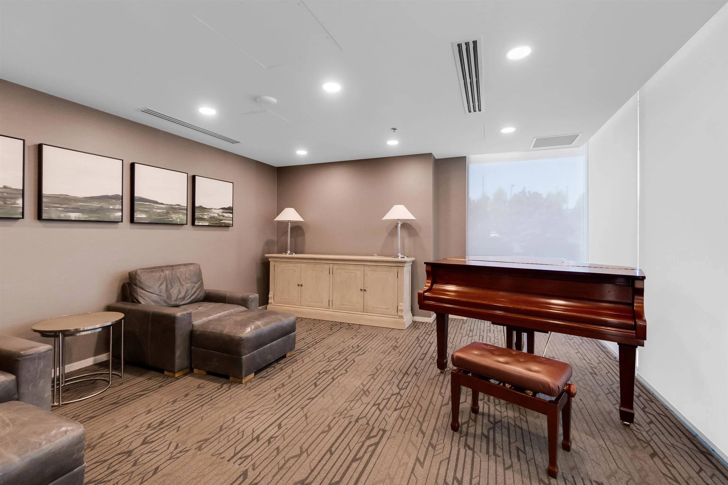 4402 1888 Gilmore Avenue