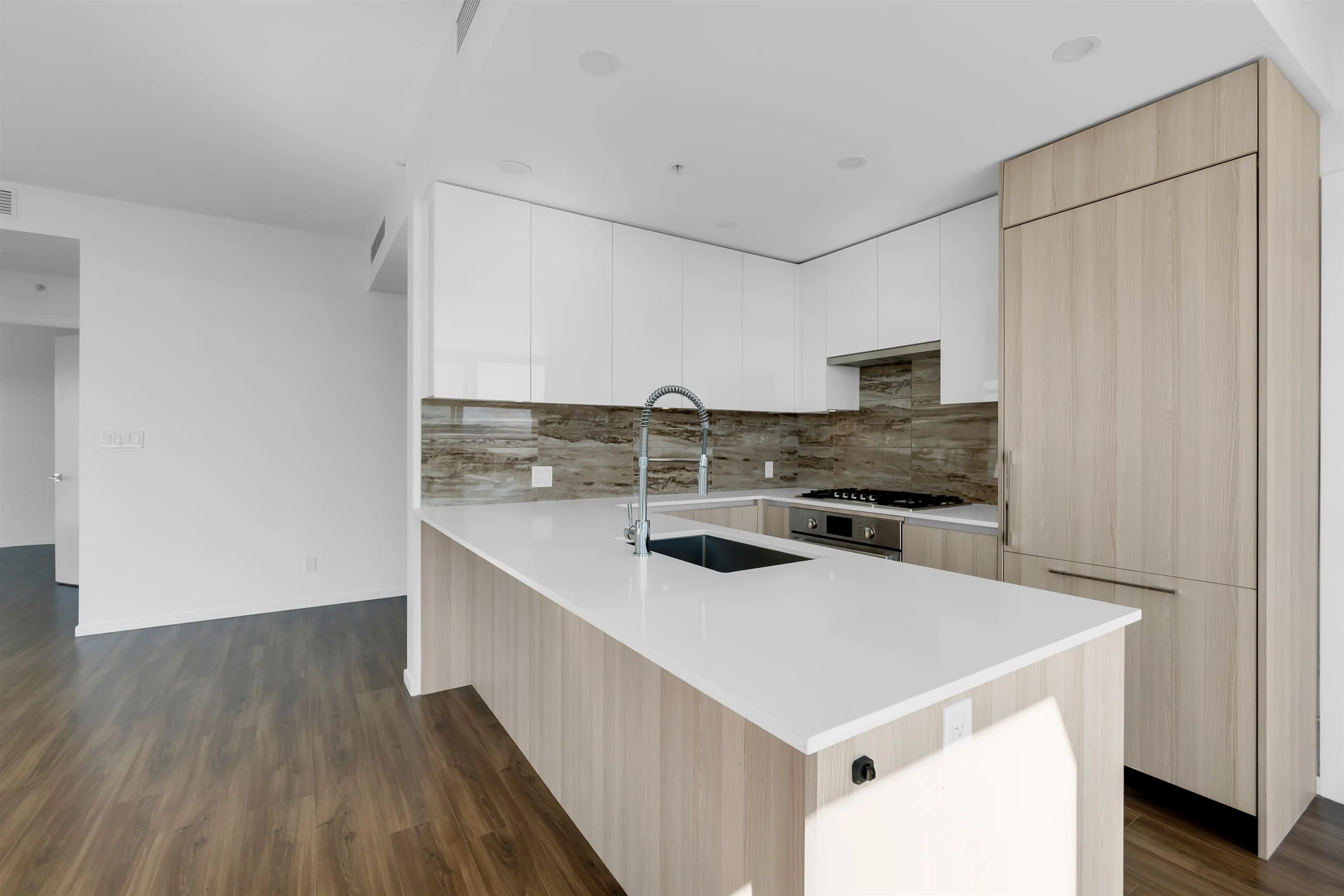 4402 1888 Gilmore Avenue