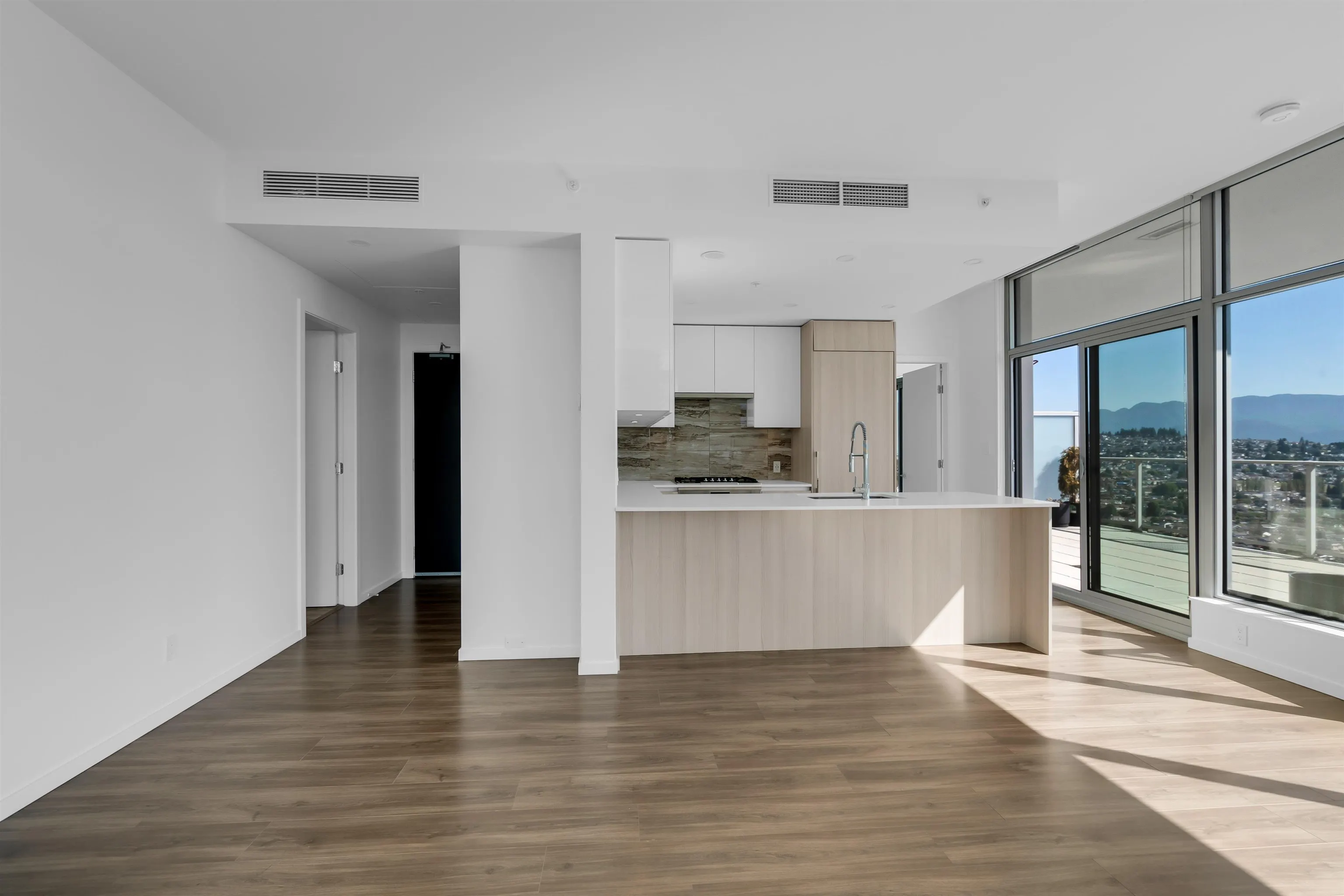 4402 1888 Gilmore Avenue