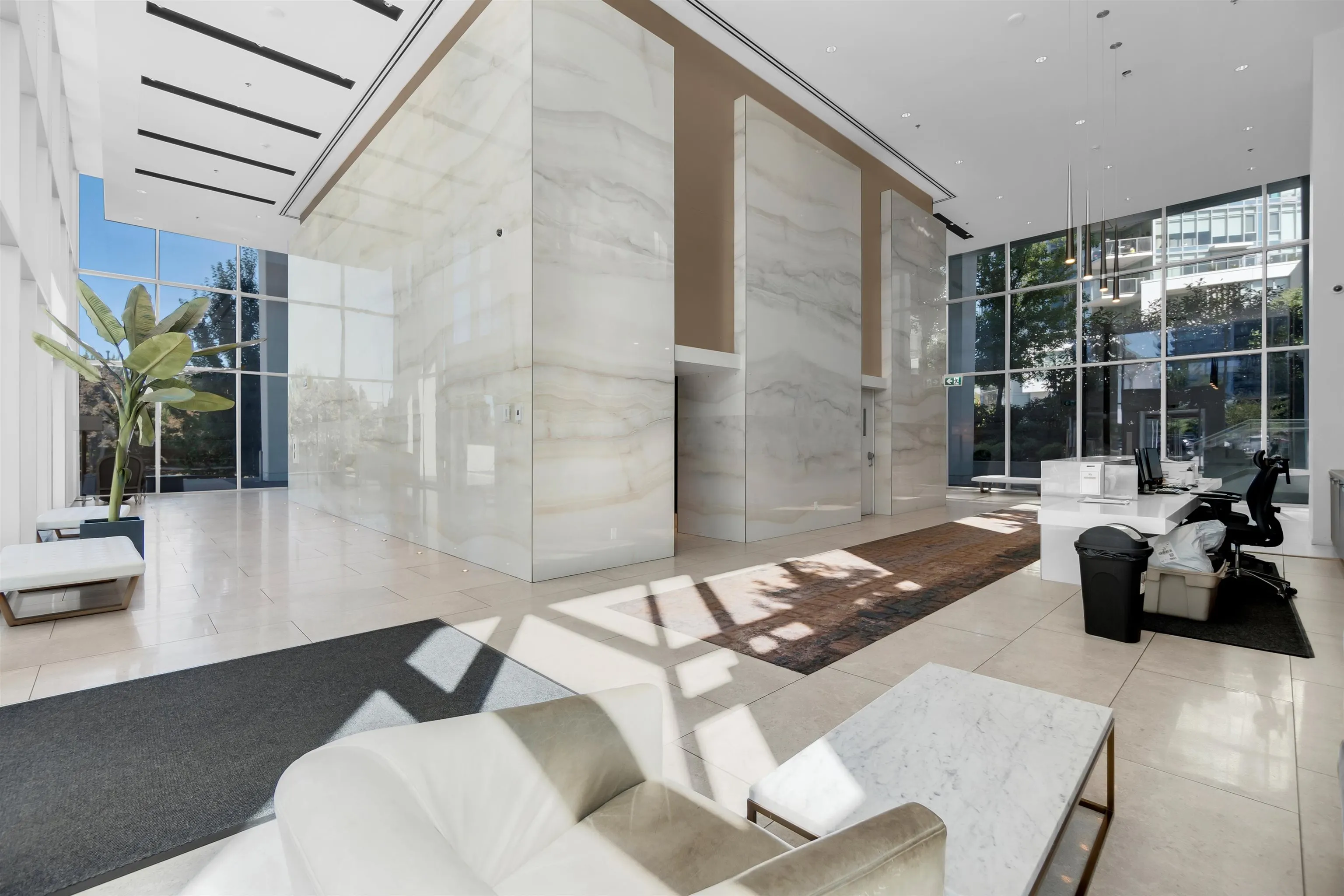 4402 1888 Gilmore Avenue