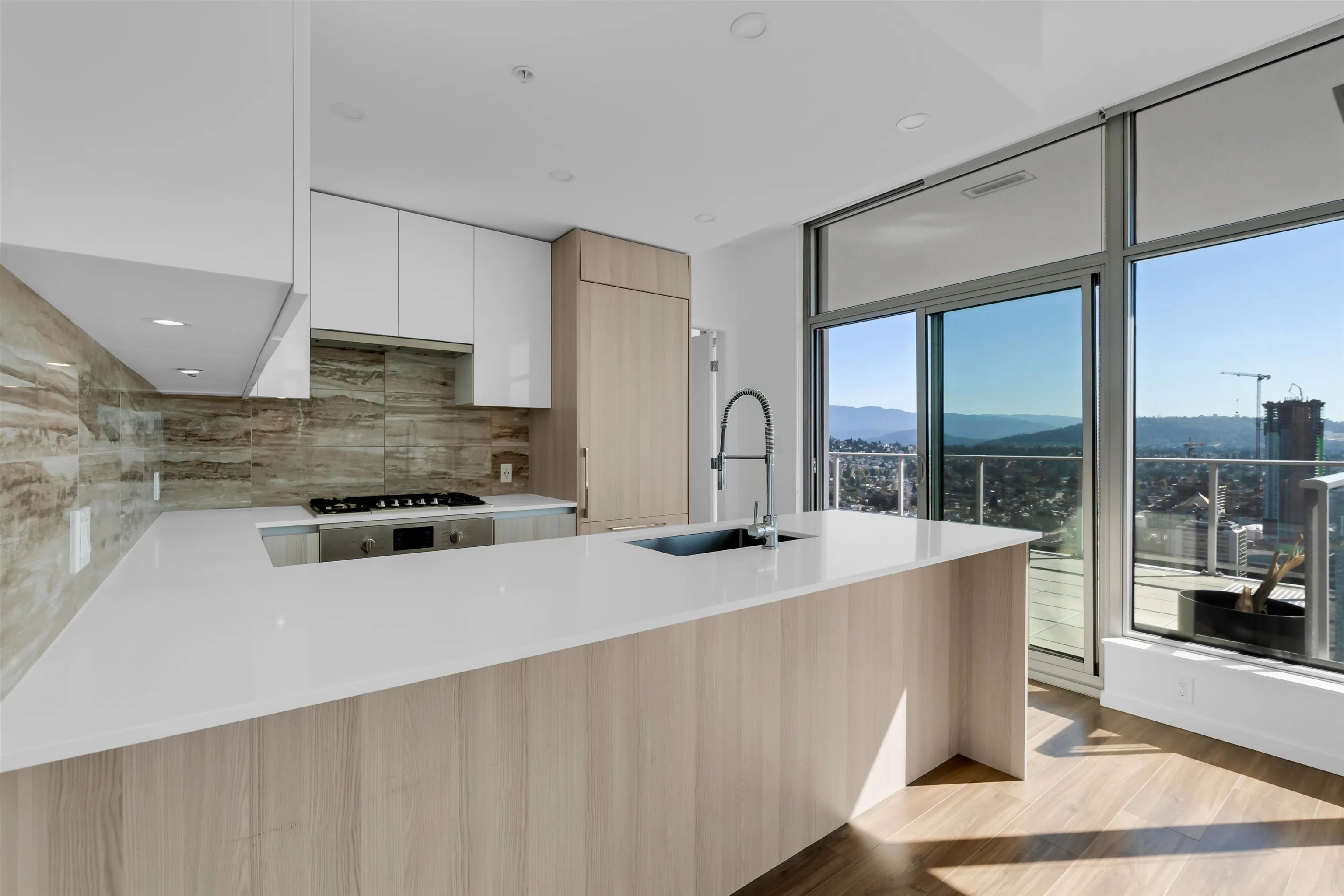 4402 1888 Gilmore Avenue