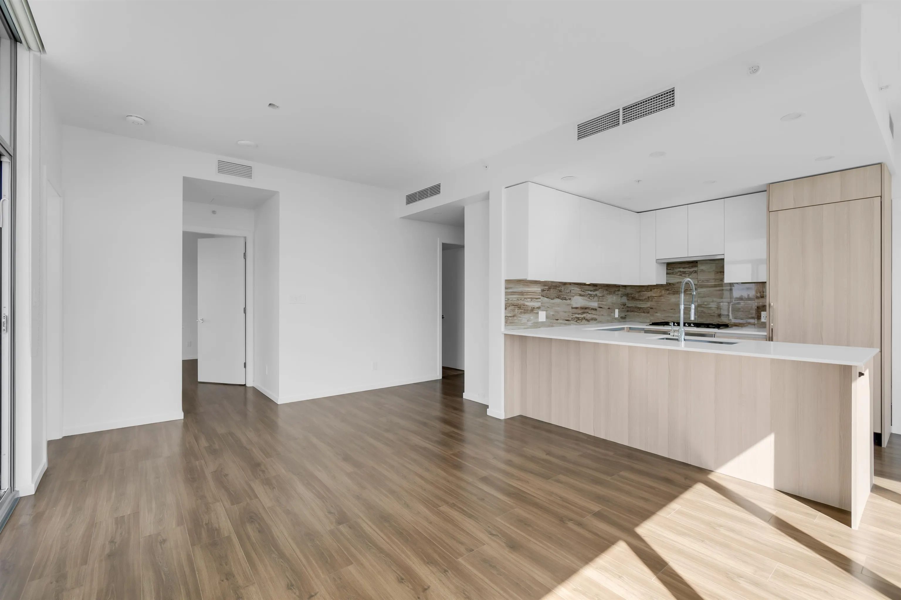 4402 1888 Gilmore Avenue