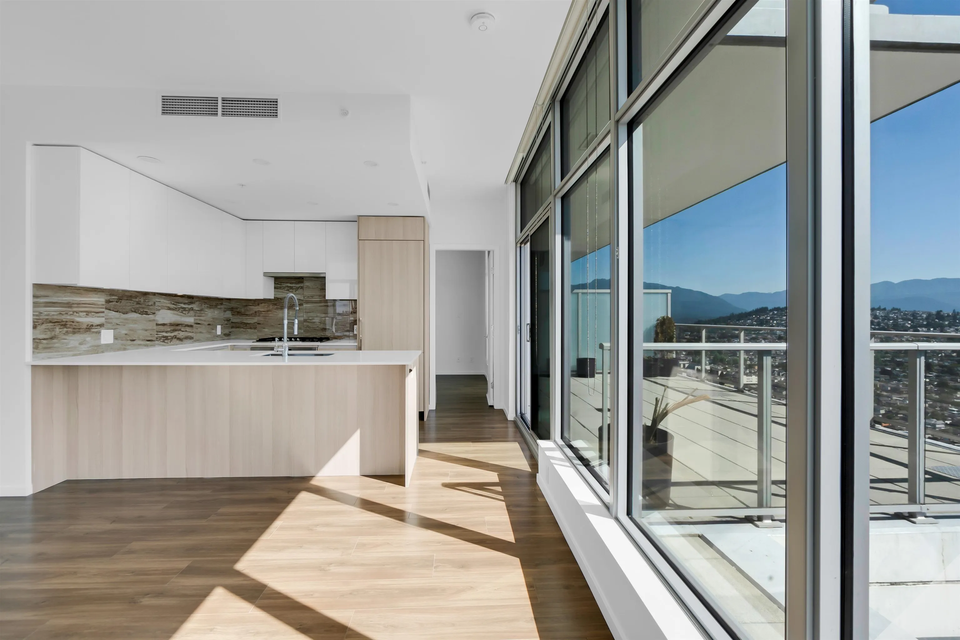 4402 1888 Gilmore Avenue