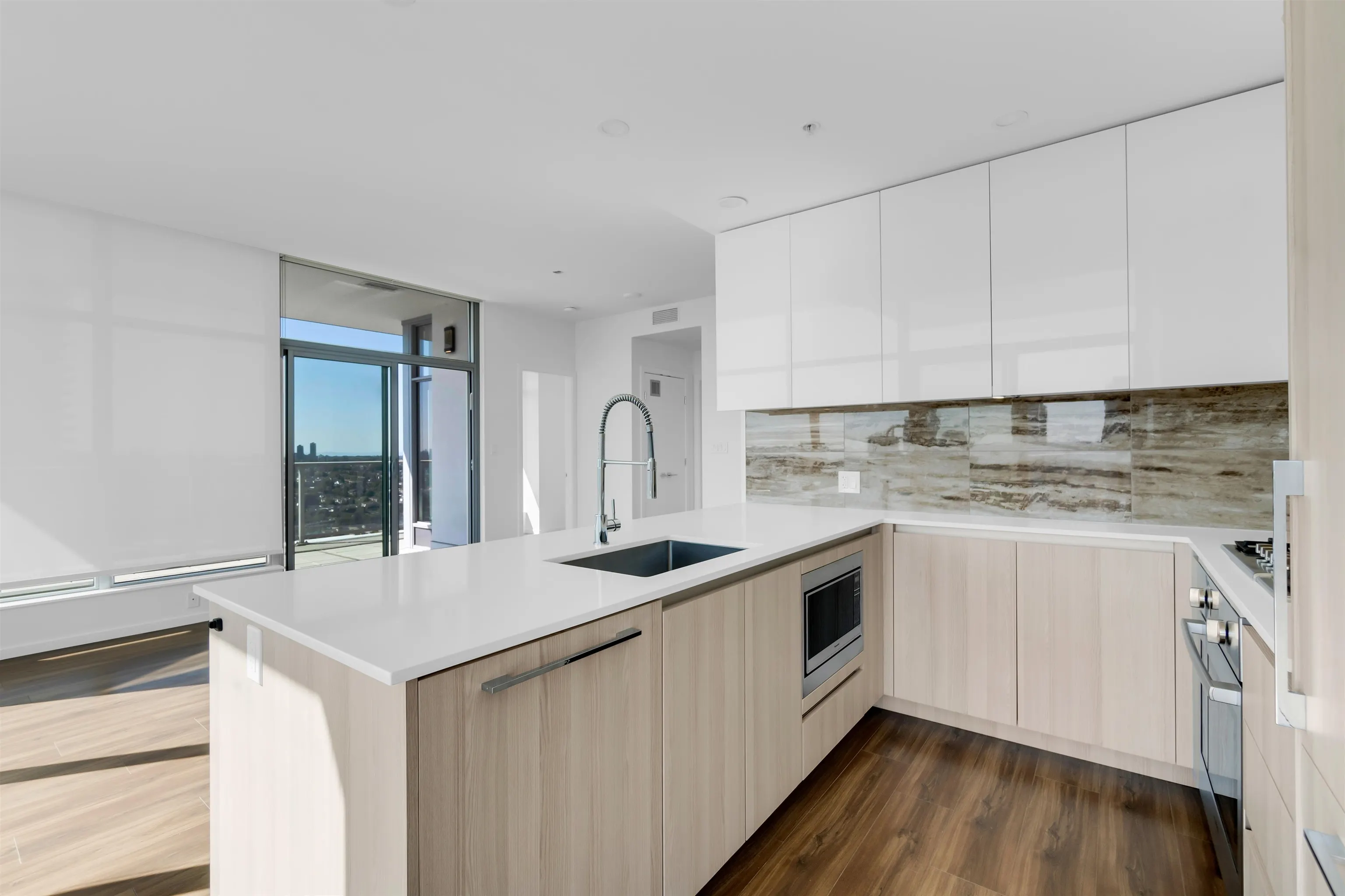 4402 1888 Gilmore Avenue